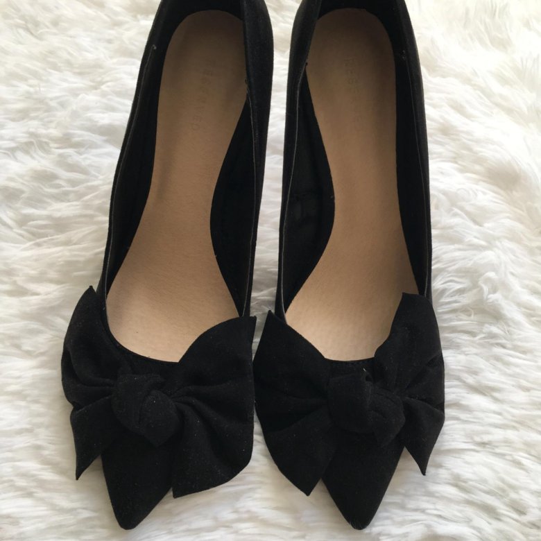 Черные туфли с бантиком