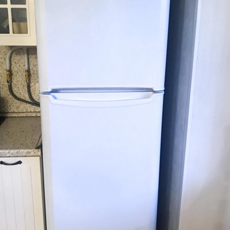 Холодильник индезит бу. Холодильник Индезит двухкамерный ноу Фрост. Холодильник Индезит no Frost двухкамерный.