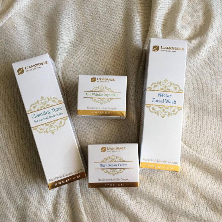 Брюнетка көлікте дірілдеп жатыр