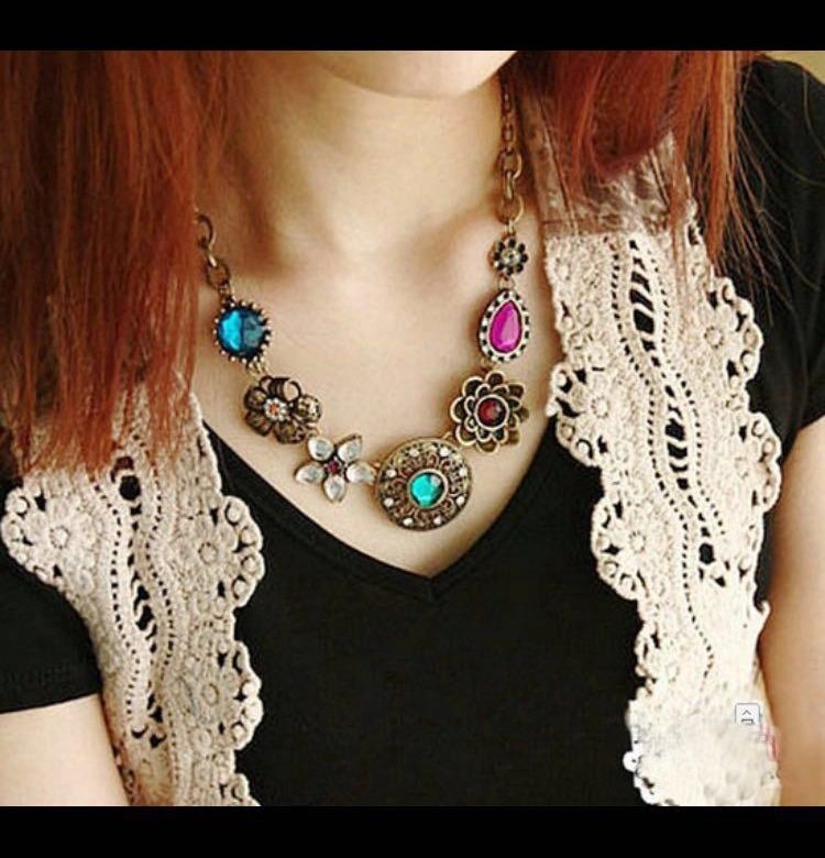 Как выглядит украшение. Колье с кулоном. Подвеска украшение. Как выглядит украшение. Серьги из морских стеклышек.