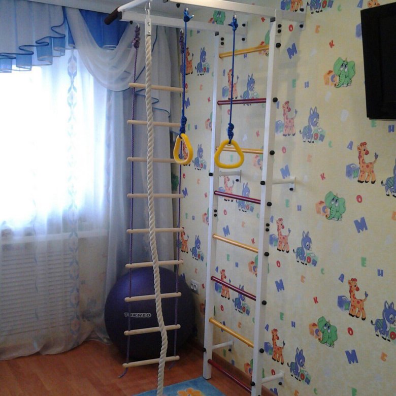 Шведская стенка для детей в комнате фото