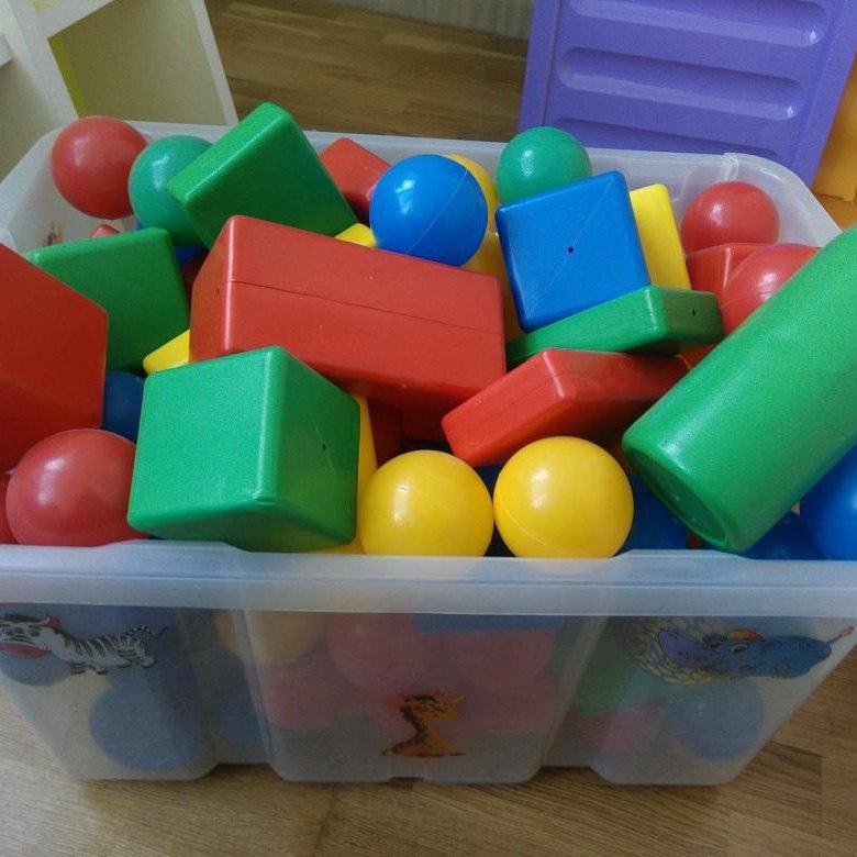 Кубики с шарами. Шарики и кубики. Детские кубики и шарики. Шары в кубиках. Кубик с шариками игрушка.