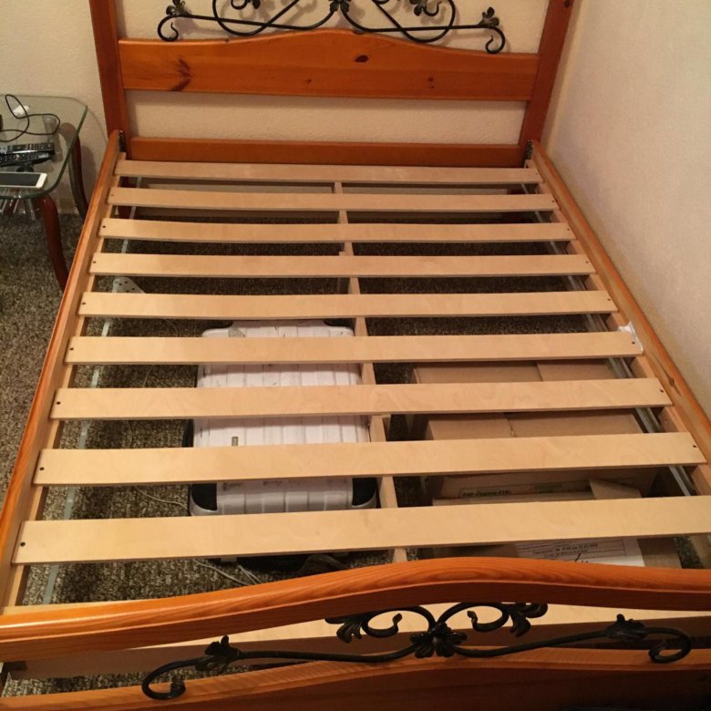Какая кровать полуторка. Кровать полуторка. Кровать полуторка без матраса. Кровать полуторка длинная. Креативные кровати полуторки для мужчин.
