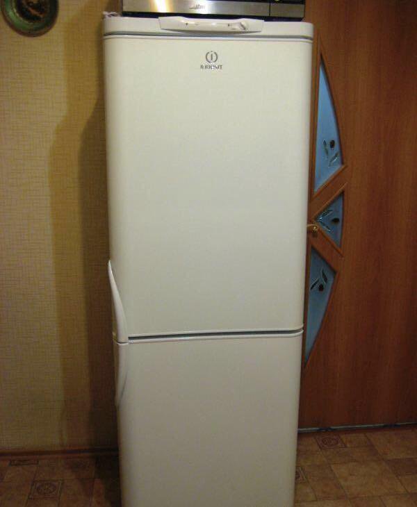 Индезит пенза. Холодильник Индезит 132. Модели холодильников Индезит двухкамерный.