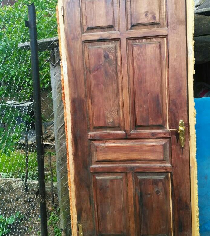 Купить деревянную дверь б у. Б У двери входные деревянные. Двери деревянные б у. Деревянная входная дверь Советская входная. Дверь входная Советская деревянная.