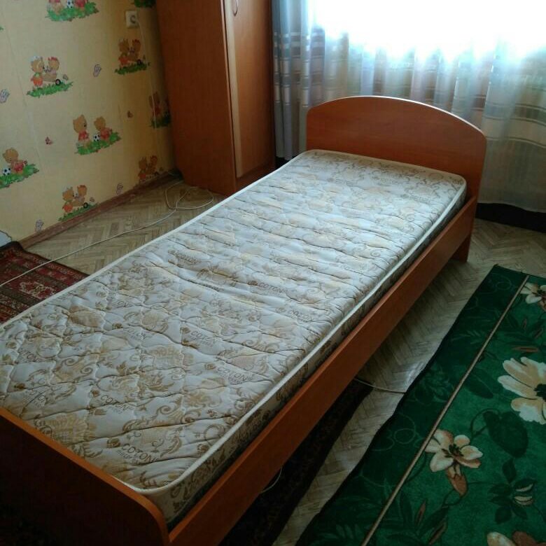Авито кровать односпальная б у. Односпальная кровать б/у. Кровать односпальная Барнаул. Кровать с матрасом Барнаул. Продается кровать объявление.