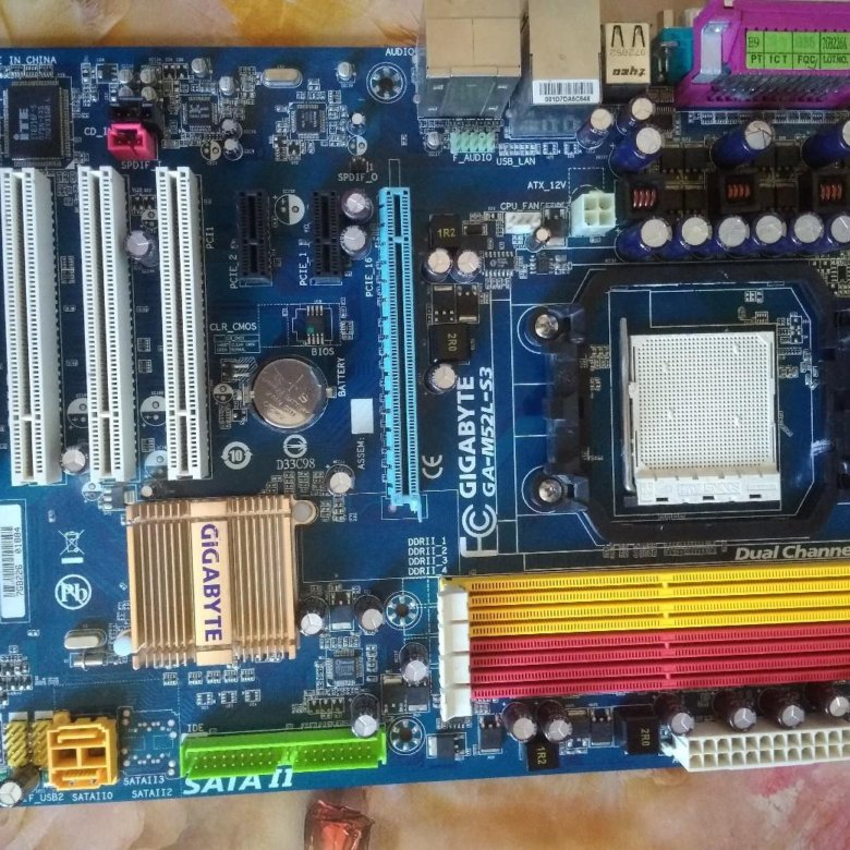 Ga m52l s3p. Gigabyte ga-m52l-s3. материнская ga-m52l-s3. ga-m52l-s3. ga-m61sme-s2l видеокарта плата.