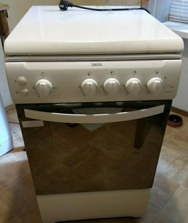 Плита zanussi. Плита Zanussi Gas Grill. Плита Занусси ПГ-4 дома. Газовая плита Занусси с газовой духовкой. Духовка газовой плиты Занусси.