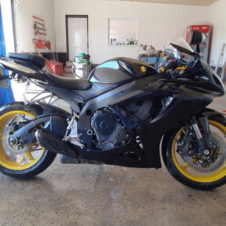 Сузуки GSXR 750 В гараже