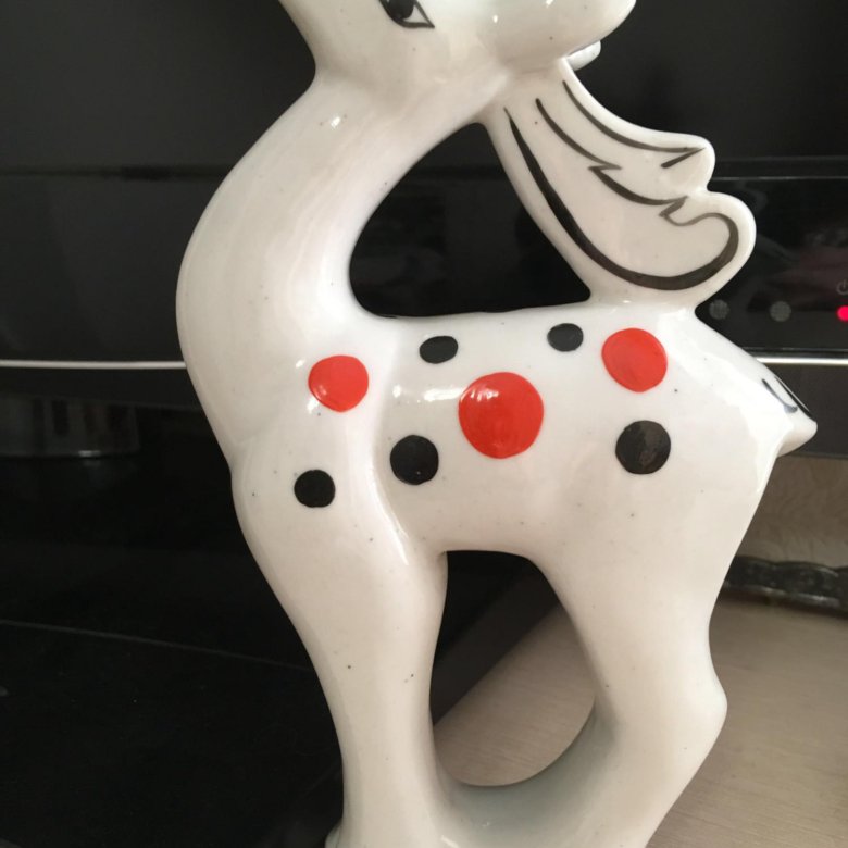 Авито олень. Олененок Гжель. Олень Гжель фарфоровая статуэтка СССР. Фарфоровая фигурка олень СССР. Авито фарфоровые статуэтки оленя.