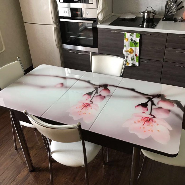 Кухонные столы рязань. Кухонный стол Сакура. Стол Сакура обеденный. Кухня Сакура. Стеклянный стол цвет Сакуры.
