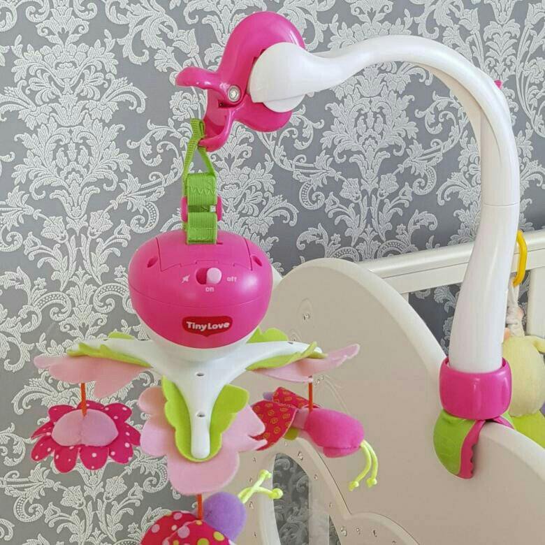 Мобиль тини лав бабочки. Мобиль тини лав. Мобиль тини лав пчелки. Мобиль тини лав принцесса. Мобиль тини лав маленькая принцесса.