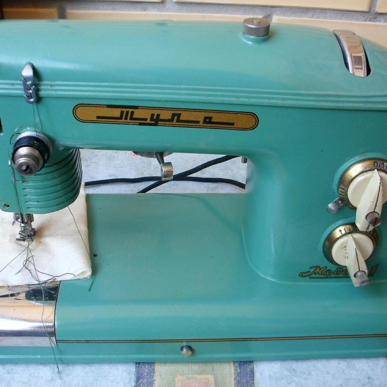 Швейная машинка тула модель. Электро швейная машинка 1963г. Швейная машина Тула 1. Швейная машинка Тула модель 1 педаль. Электрическая ручная швейная машина Тула модель 1.