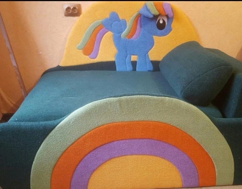 Авито купить детские диваны. Детский диван пони. Диванчик для пони. Пони на диване. Детская софа с пони.