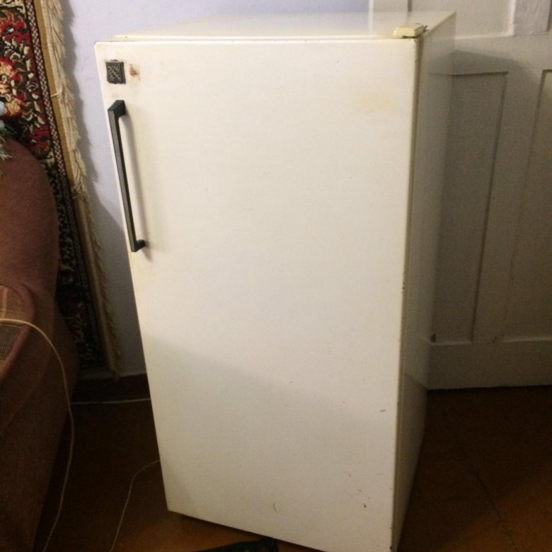 Куплю холодильник в рабочем состоянии. Старый холодильник рабочий. Советские квадратные холодильники. Старый холодильник квадратный. Холодильник в рабочем состоянии.