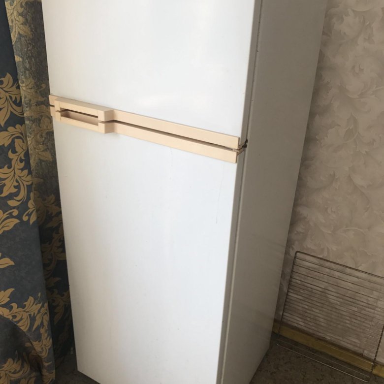 Авито волжский холодильник. Холодильник Минск Атлант 130-1. Холодильник Атлант двухкамерный 1995. Холодильник Минск Атлант двухкамерный. Холодильник Атлант двухкамерный 1995 года.