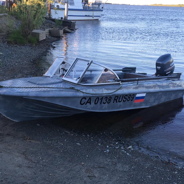 Авито водный транспорт. Лодки Казанки в Салехарде. Катер Амур Салехард. Катера в Салехарде. Лодка с мотором в Салехарде.