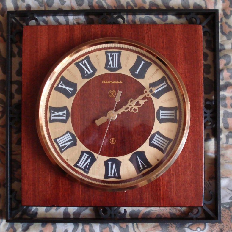 Настенные часы янтарь цена. Часы янтарь ( 57215 ). Часы янтарь с маятником и боем 1956. Часы янтарь СССР. Часы Маяк янтарь.