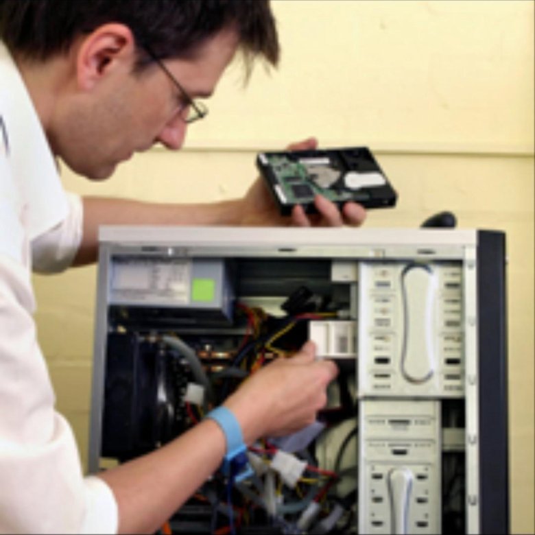 Фиксики системный блок. Сгоревший системный блок. Чистка компьютера обои. Что выходит из компьютера. Компьютер 2006.