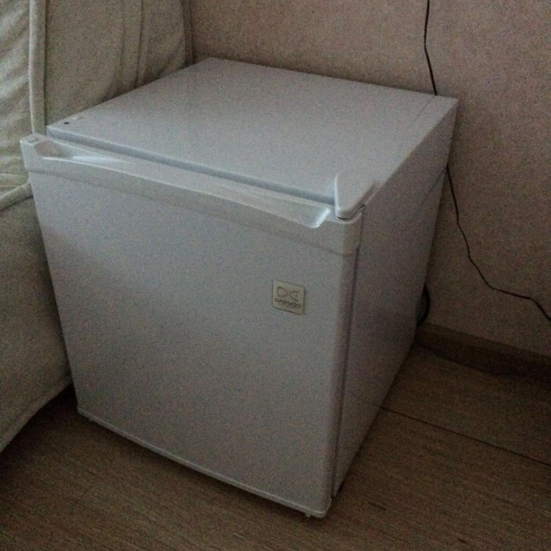Авито холодильник маленький б. Холодильник Daewoo (в 1324). Холодильник Daewoo fkm295fwt1az. Daewoo мини холодильник youla. Холодильник мини Део электроник.