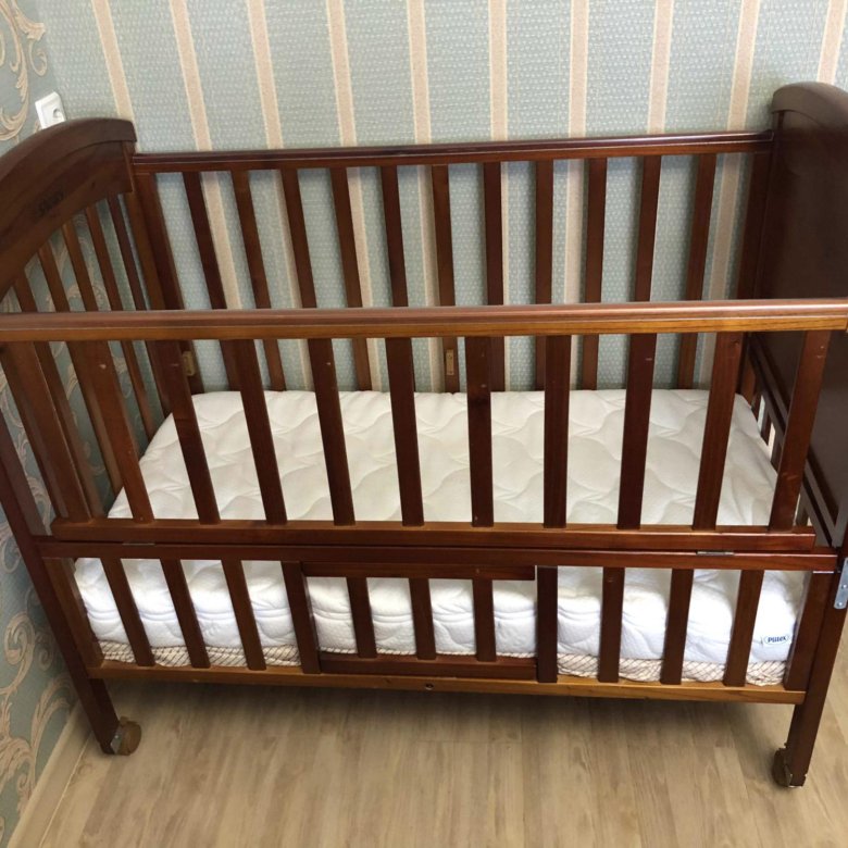 Авито кроватки для новорожденных б. Кроватка Хабаровск.. Кроватка авито. Авито кроватка Кузбасская. Старая детская кроватка авито Электросталь.