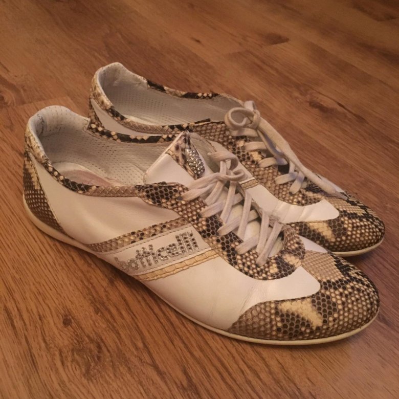 Кроссовки из италии женские