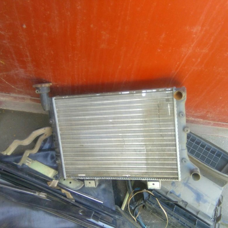 Радиатор ВАЗ 2107. Прозрачный радиатор ВАЗ 2107. Дополнительный радиатор ВАЗ 2107. Радиатор на ВАЗ 2107 широкий. Кипит радиатор