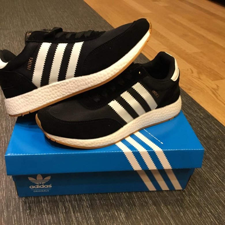 Adidas Iniki с джинсами