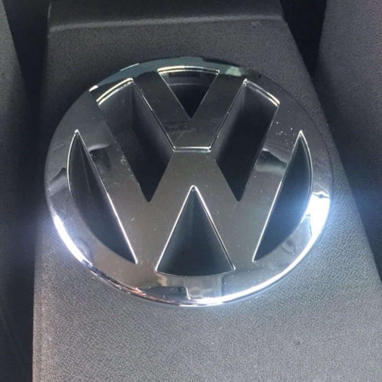 Vw 1300 модель эмблемы. Значок volkswagen на решетку радиатора. 6c0853600. Значок vw на решётку радиатора t4. Эмблема фольксваген тюнинг.