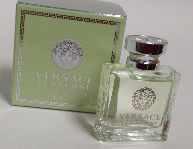 Versace versense купить. Версаче версенс миниатюра. Versace Versense 30ml. Миниатюра духов Versace Versense. Versace Versense миниатюра 5 мл.