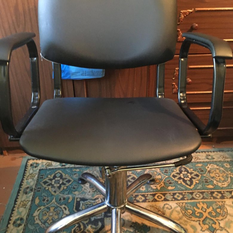 Кресла воронеж. Юла парикмахерское кресло. Стулья б ушные. Кресло для парикмахерской Юла. Кресло парикмахерское б/у.