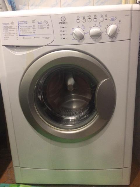 Индезит wisl 85. Стиральная машинка индезит wisl103. Стиральная машинка indesit wisl 85x. Стиральная машинка индезит wil105 панель управления. Машинка стиральная индезит висл 85.