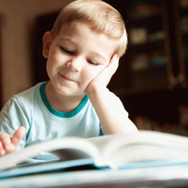 Be ready to read. Чтение. Чтение книг. Дети учатся. Читает книгу