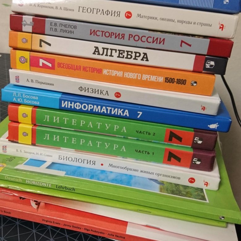 Книги в которых есть цвета. Учебники 7 класс. Школа учебники. Школьные книги. Школьные предметы.