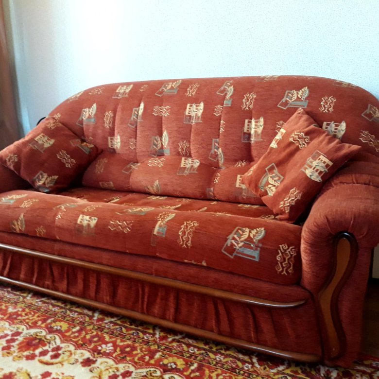Авито новгород мебель б у. Бэушный диван. Барахолка диваны. Диваны бывшие в употреблении. Диван кровать б/у.