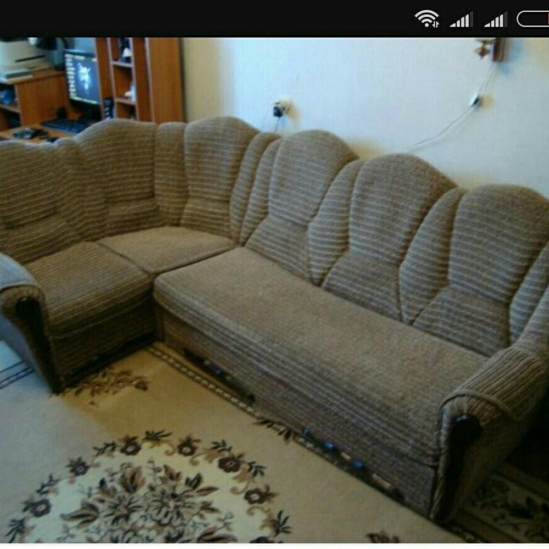 Отдам мебель диван. Угловой диван старый. Угловой диван в хорошем состоянии. Мягкий уголок даром. Угловой диван б/у.