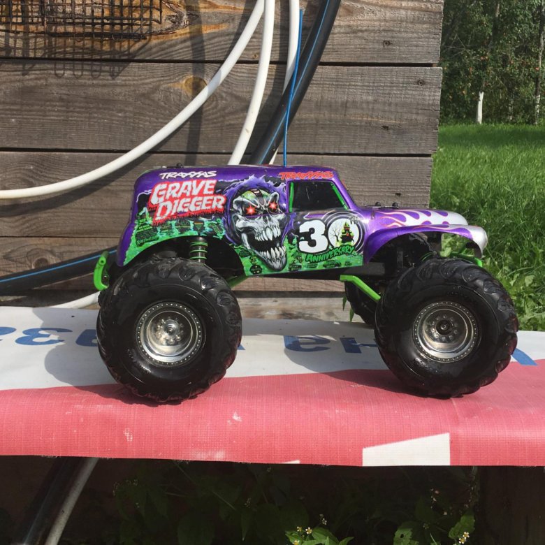 Grave Digger машина