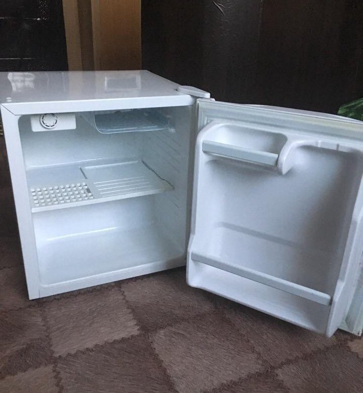Куплю мини холодильник б у. Юла холодильник маленький. Бэушный холодильник маленький. Рабочий холодильник маленький. Мини холодильник на Юле.