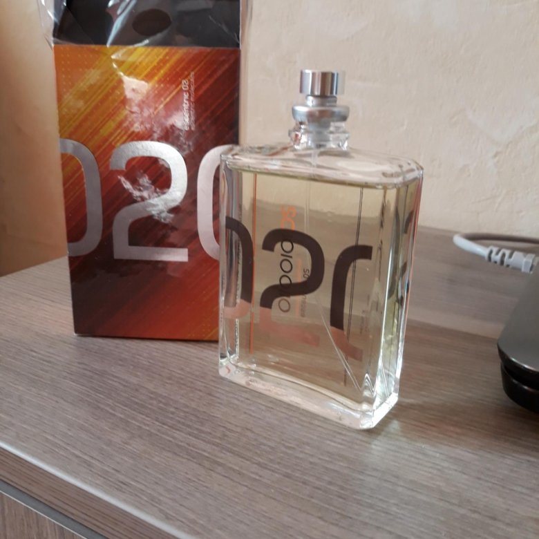 молекула 02 в золотом яблоке. молекула 02 и эксцентрик 02. Escentric molecules molecule 02. 020 escentric 02.