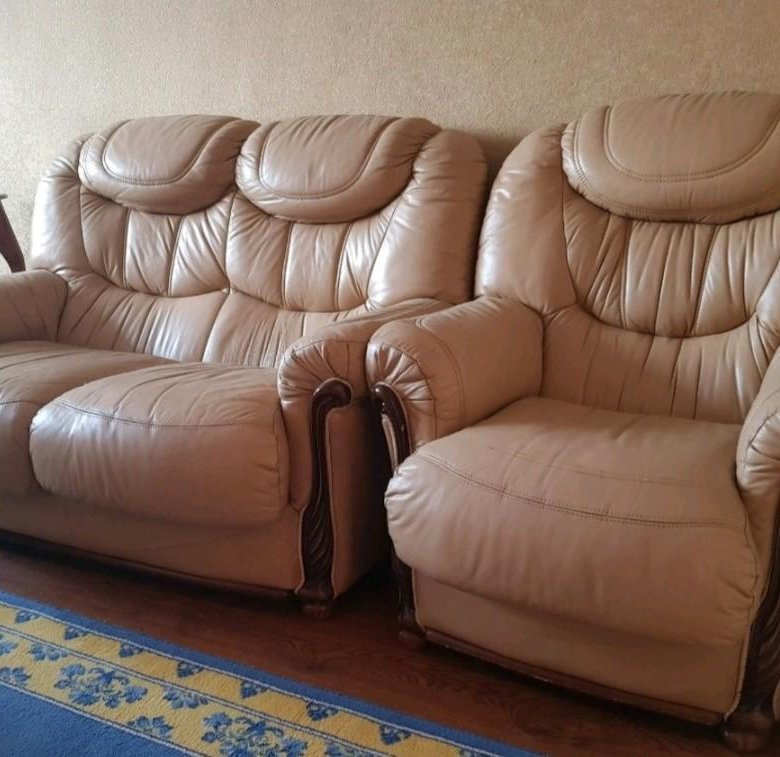 Куплю кожаный диван б у. Кожаный диван и два кресла. Комплект диван и 2 кресла до 20000 рублей. Диван плюс два кресла кожа. Диван кожаный Юла.