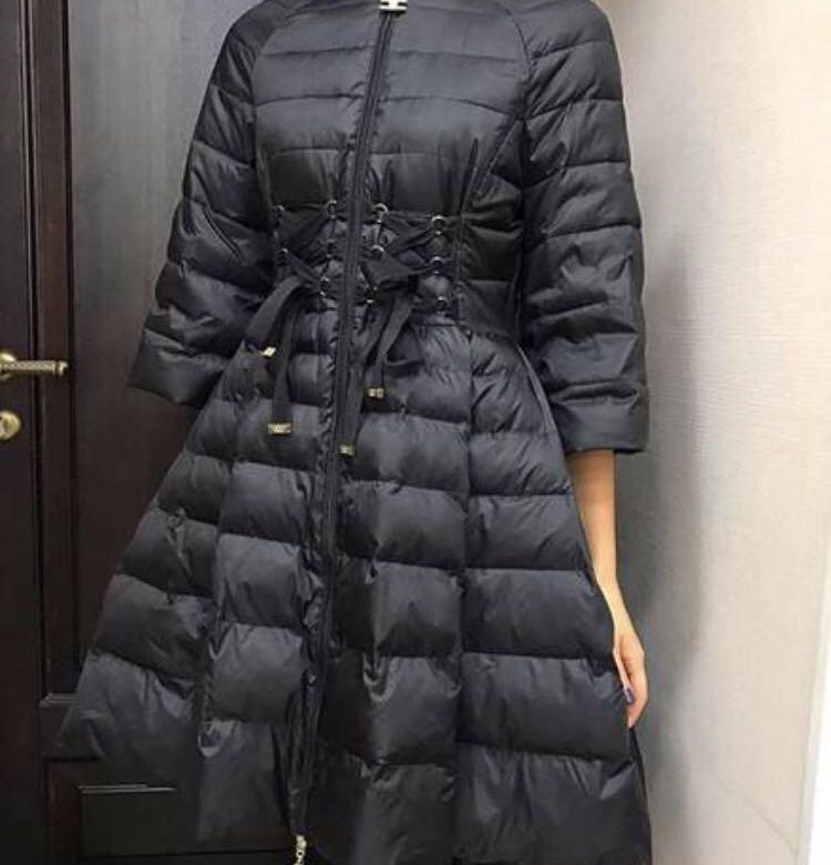 Пуховик двусторонний elisabetta franchi. Пуховик элизабет франчини. Elisabetta franchi пуховик женский. Elisabetta franchi пуховик женский. Пуховик элизабет франчи.