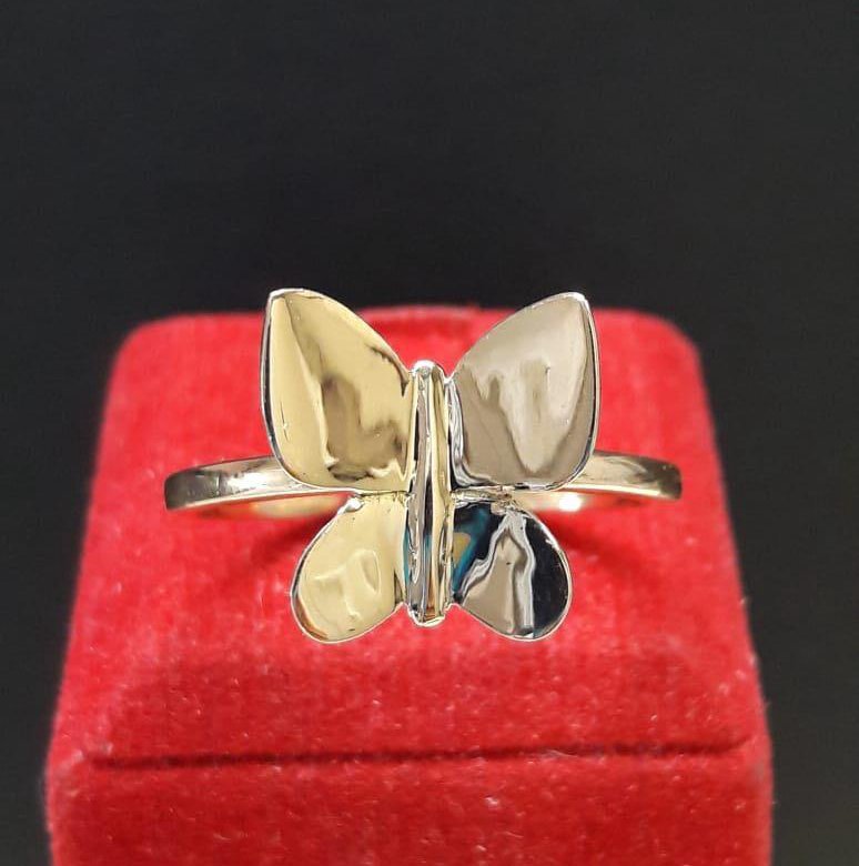 Золотое кольцо бабочка. Кольцо с бабочкой золотое. Обручальное кольцо с бабочкой. Кольцо бабочка золото. Колечко с бабочкой.