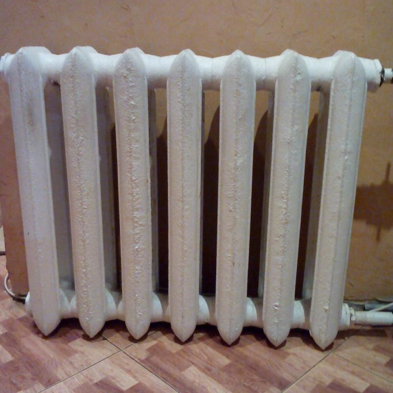 отреставрированная советская чугунная батарея. радиаторы для складских помещений. батарея отопления чугунная бу. парокапельный обогреватель. павлодар отопление.