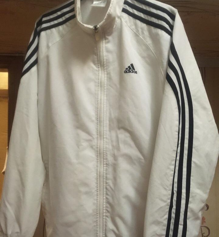 Белая олимпийка Adidas – купить в Благовещенске, цена 2 000 руб., продано 11 октября 2018 – Спортивная одежда