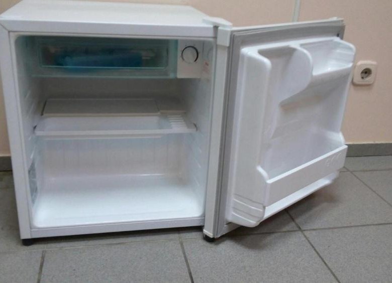 Мини холодильник б у. Промышленный мини холодильник. Мини холодильник беусный. Бэушный холодильник маленький. Мини холодильник тумбочка.