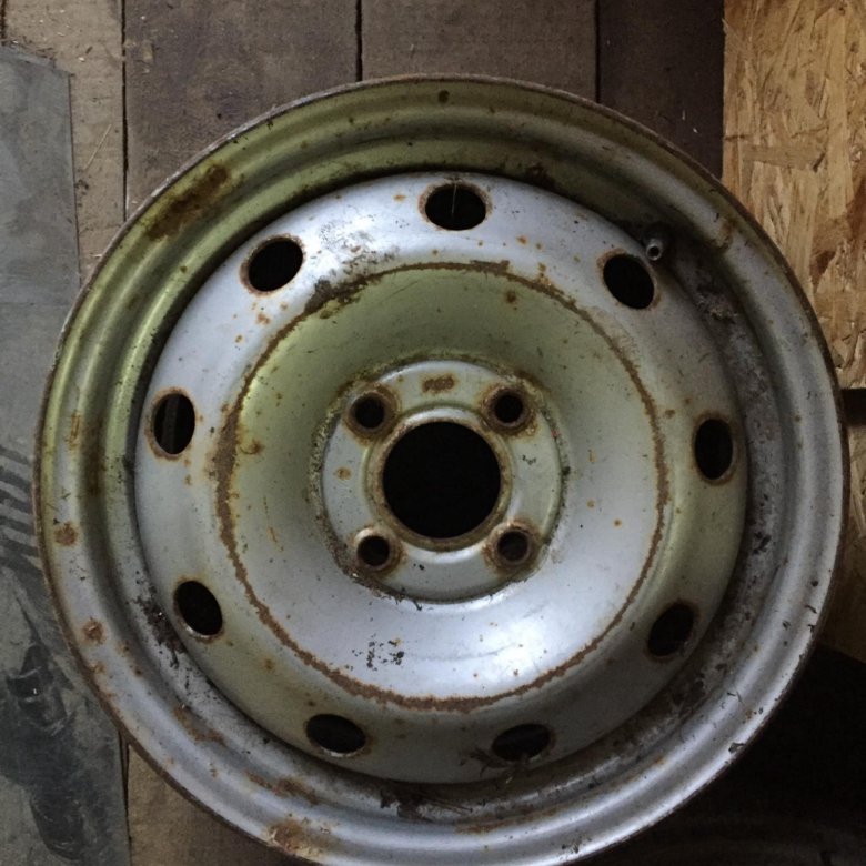 Диски тарелки на Логан. Колесный диск бу Рено Логан в Старом Осколе. Колесные диски рено логан купить