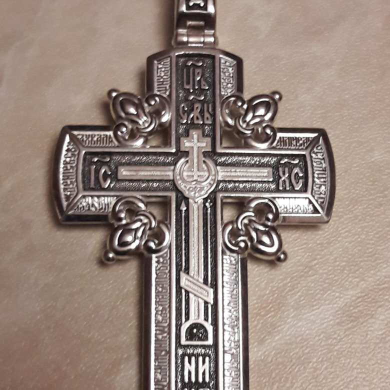 Новые кресты. Серебряный крест ручной. Напрестольный мальтийский крест. Крест нательный резной. Серебряный ажурный мужской крестик.