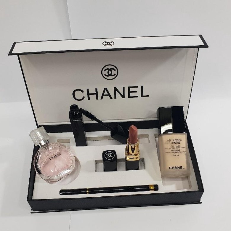 Набор духов шанель. Набор Chanel 5 в 1. Подарочный набор Шанель 5 в 1. Набор Шанель 5 в 1 с тональником. Chanel 5в1, подарочный набор Chanel духи.