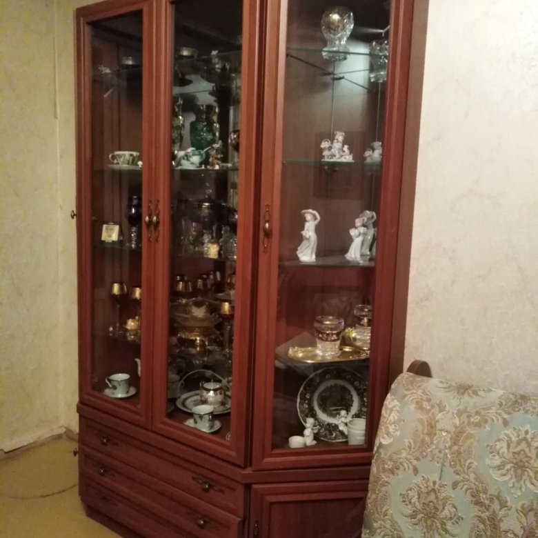 Авито шкафы для посуды. Авито шкафы для посуды. Дагестанские серванты. Горка шкаф для посуды. Витрина для посуды.