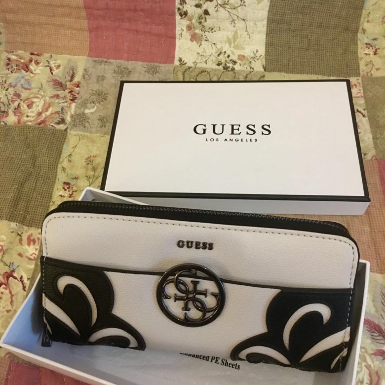 Guess оригинал guess. Коробка guess. Оригинальная коробка guess. Оригинальный кошелек Гесс упаковка. Коробка guess кошелек.